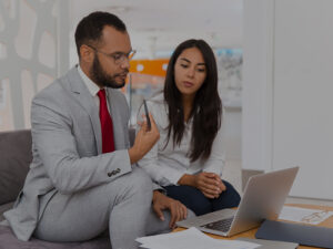 Asesoría y comunicación permanente y asertiva.